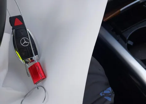 2014 Mercedes-Benz E 350 4Matic z USA, uszkodzony, nr VIN WDDHF8JB6EB062312